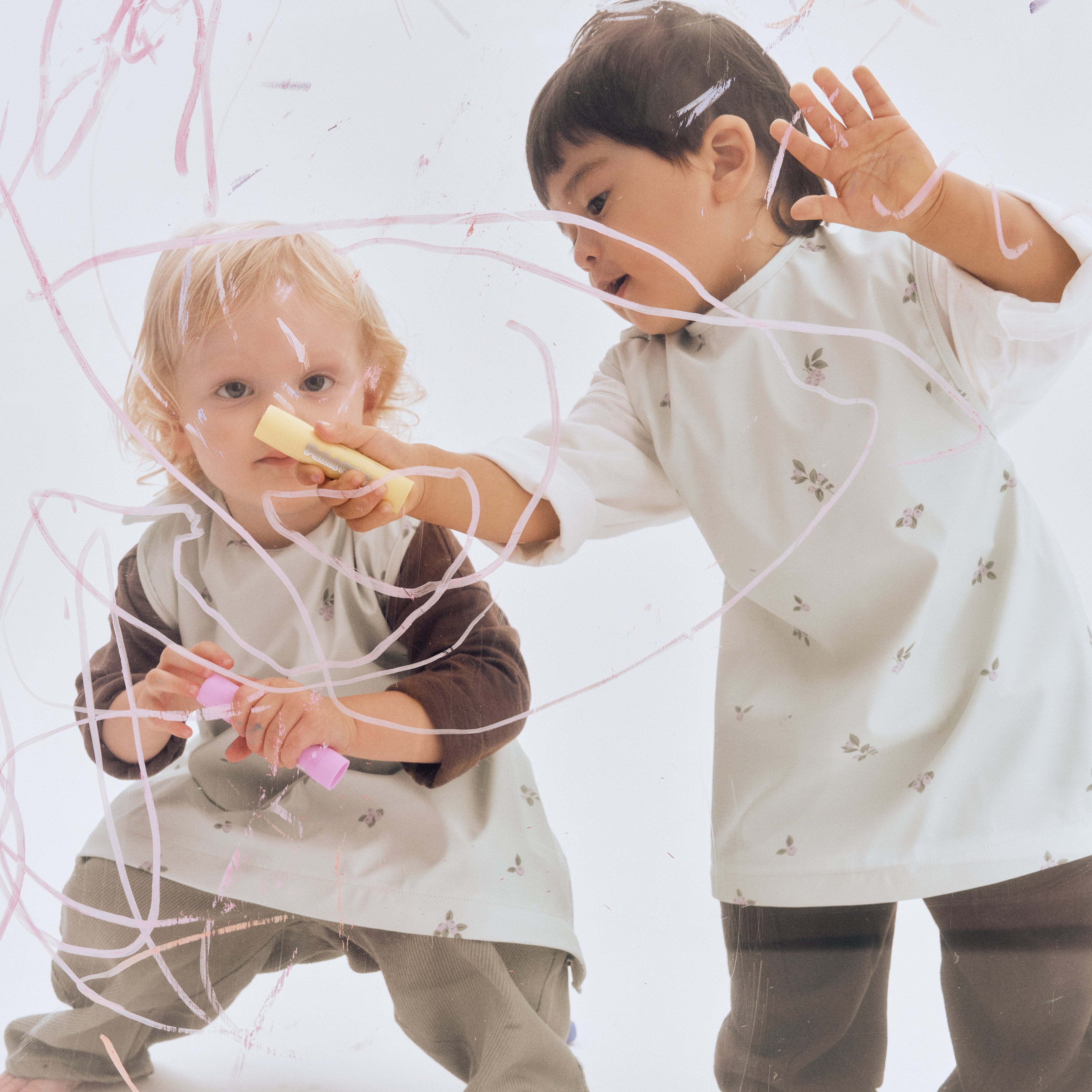 NEW 2026 食べこぼし用エプロン  <ノースリーブ>